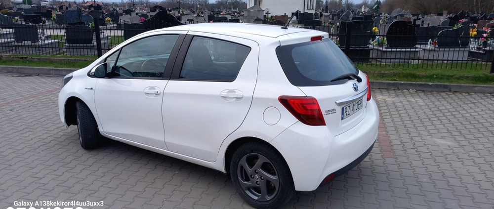Toyota Yaris cena 43800 przebieg: 105000, rok produkcji 2016 z Rzeszów małe 301